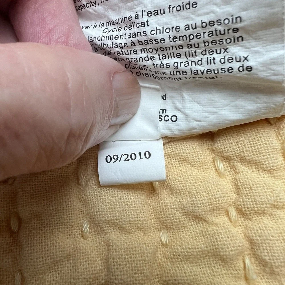 Pottery Barn  2 Yellow Quilted Stitch Standard Pillow Shams Tie Closure  19 x 25